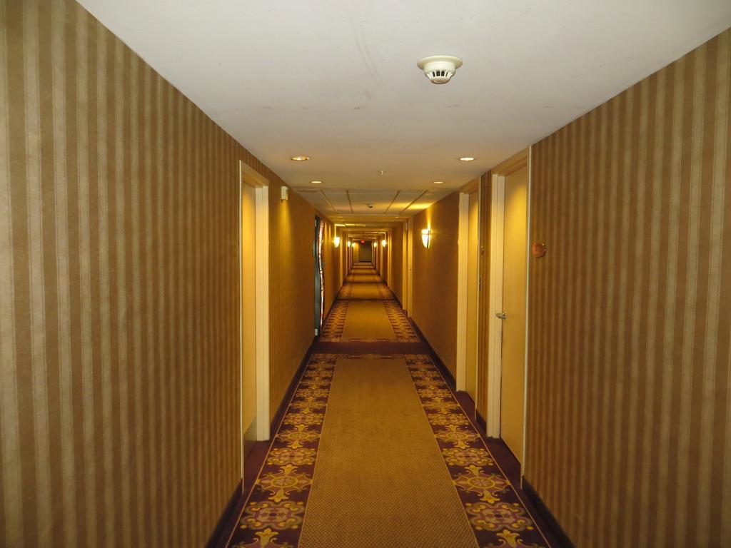 Gateway Hotel Dallas Park Central Экстерьер фото