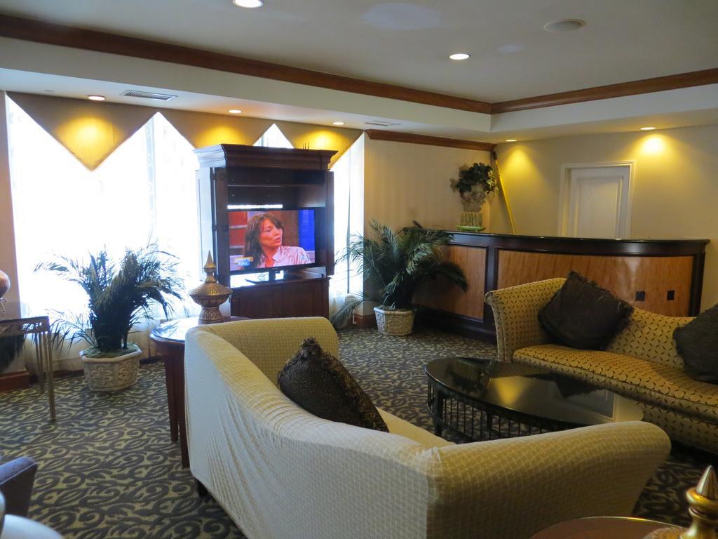 Gateway Hotel Dallas Park Central Экстерьер фото