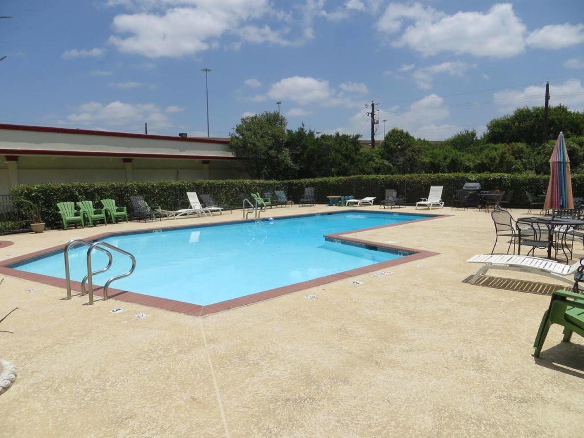 Gateway Hotel Dallas Park Central Экстерьер фото