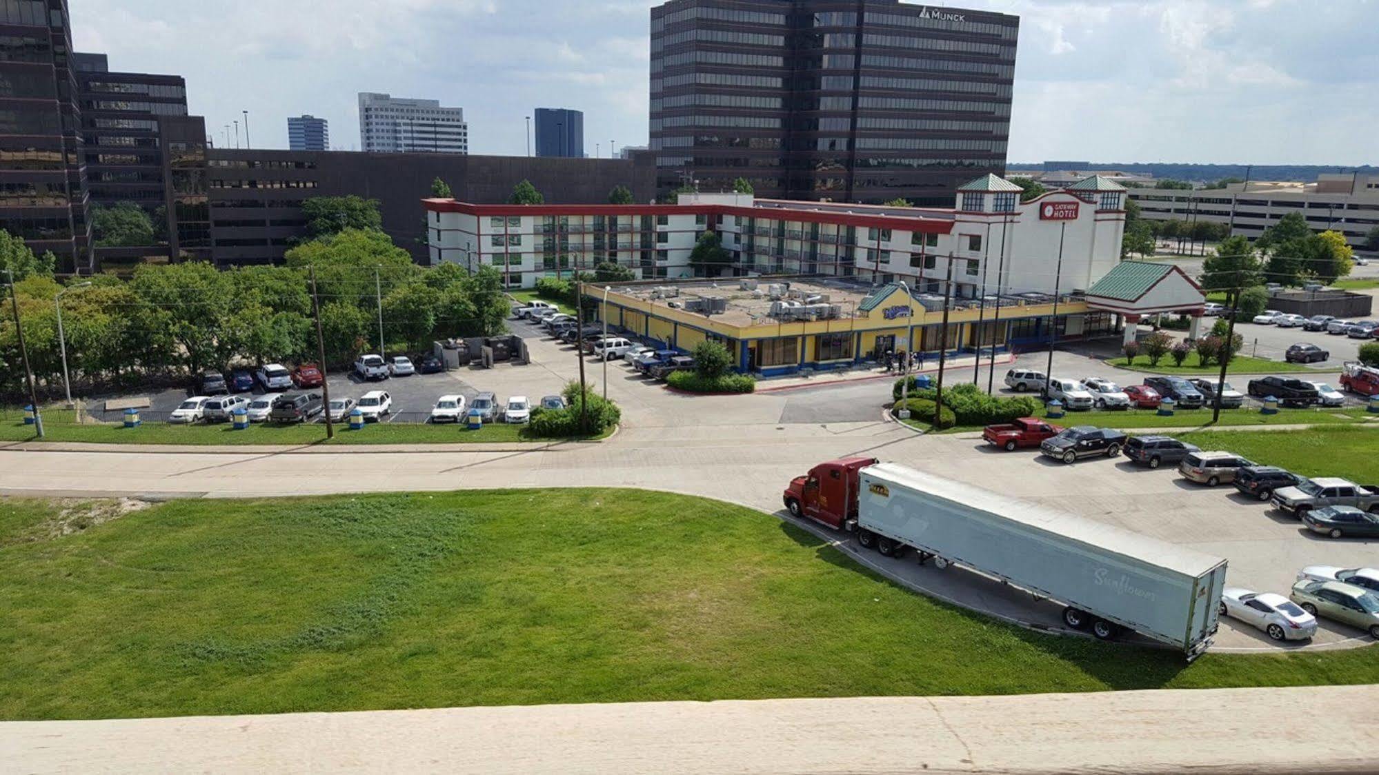 Gateway Hotel Dallas Park Central Экстерьер фото