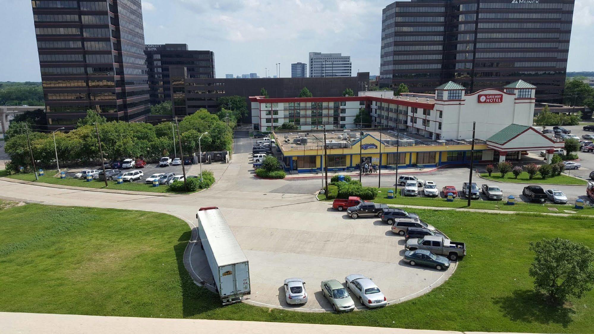 Gateway Hotel Dallas Park Central Экстерьер фото
