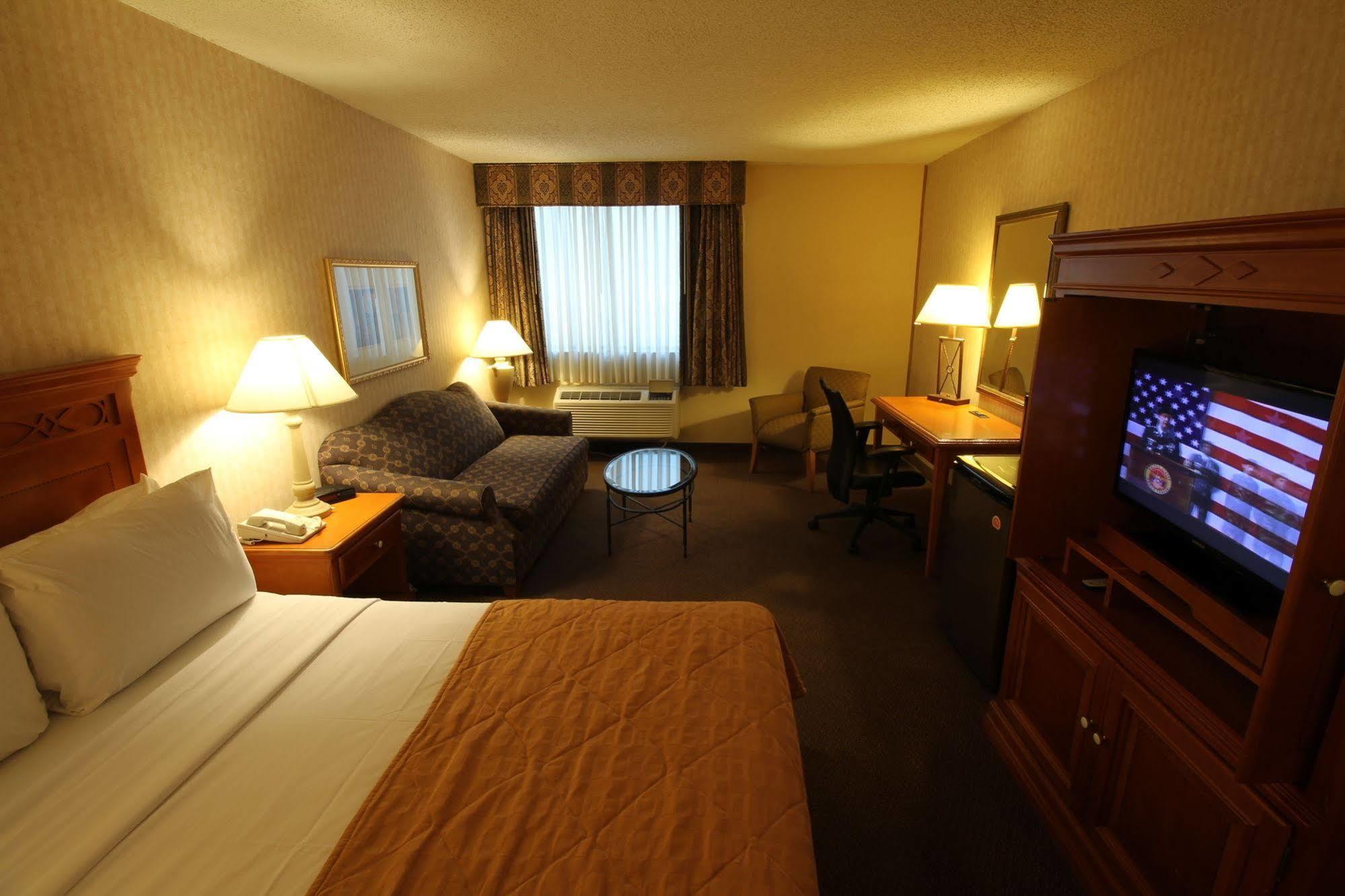 Gateway Hotel Dallas Park Central Экстерьер фото