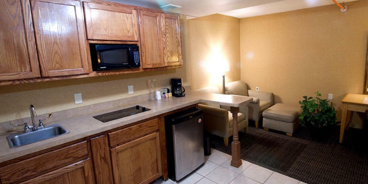 Gateway Hotel Dallas Park Central Экстерьер фото